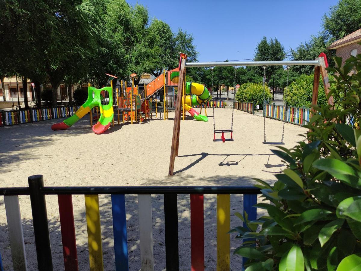 Вилла La Casa De San Martin. Parque Warner, Madrid Сан-Мартин-де-ла-Вега Экстерьер фото